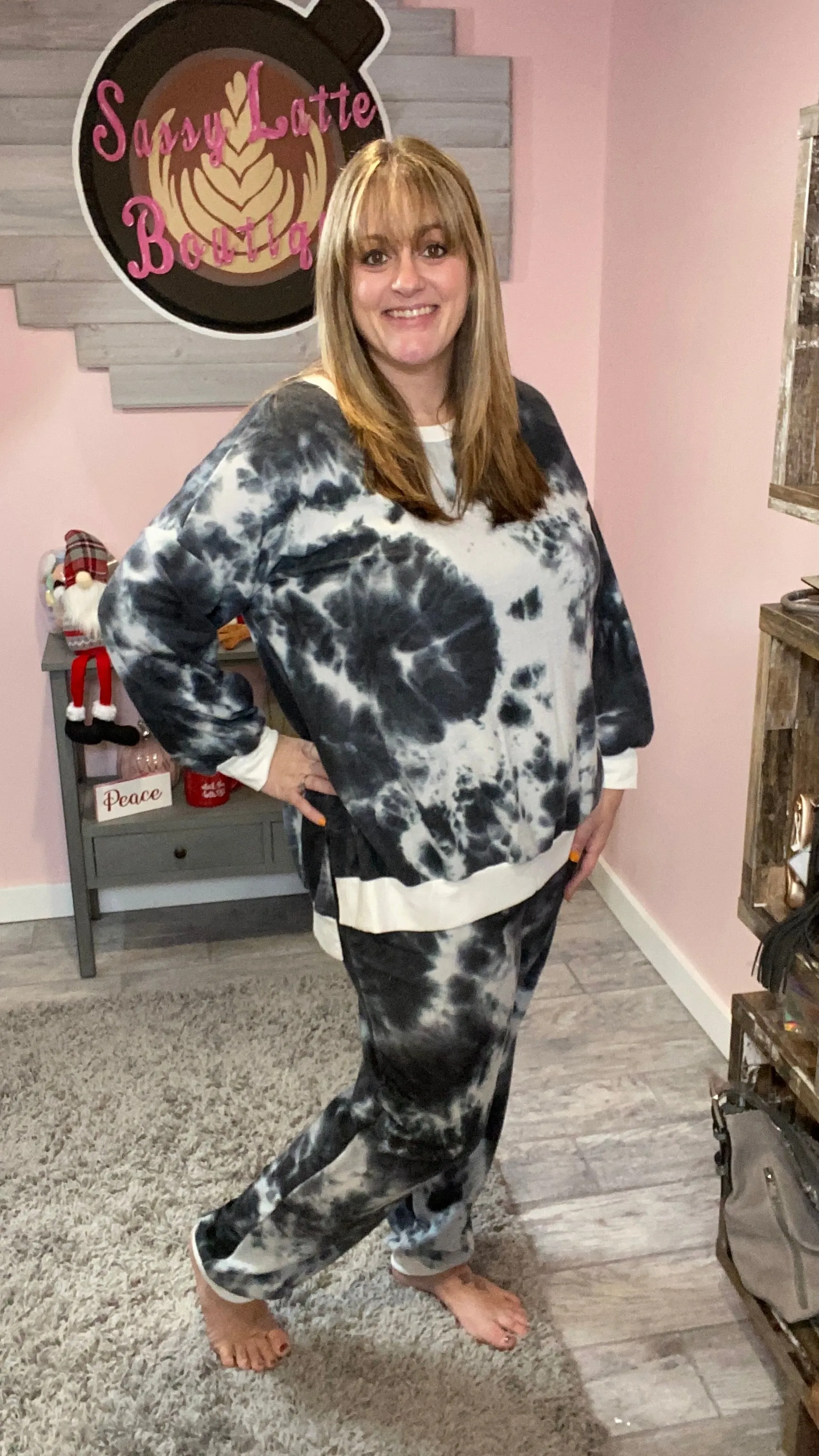 Black and Ivory Fleece Lounge Set