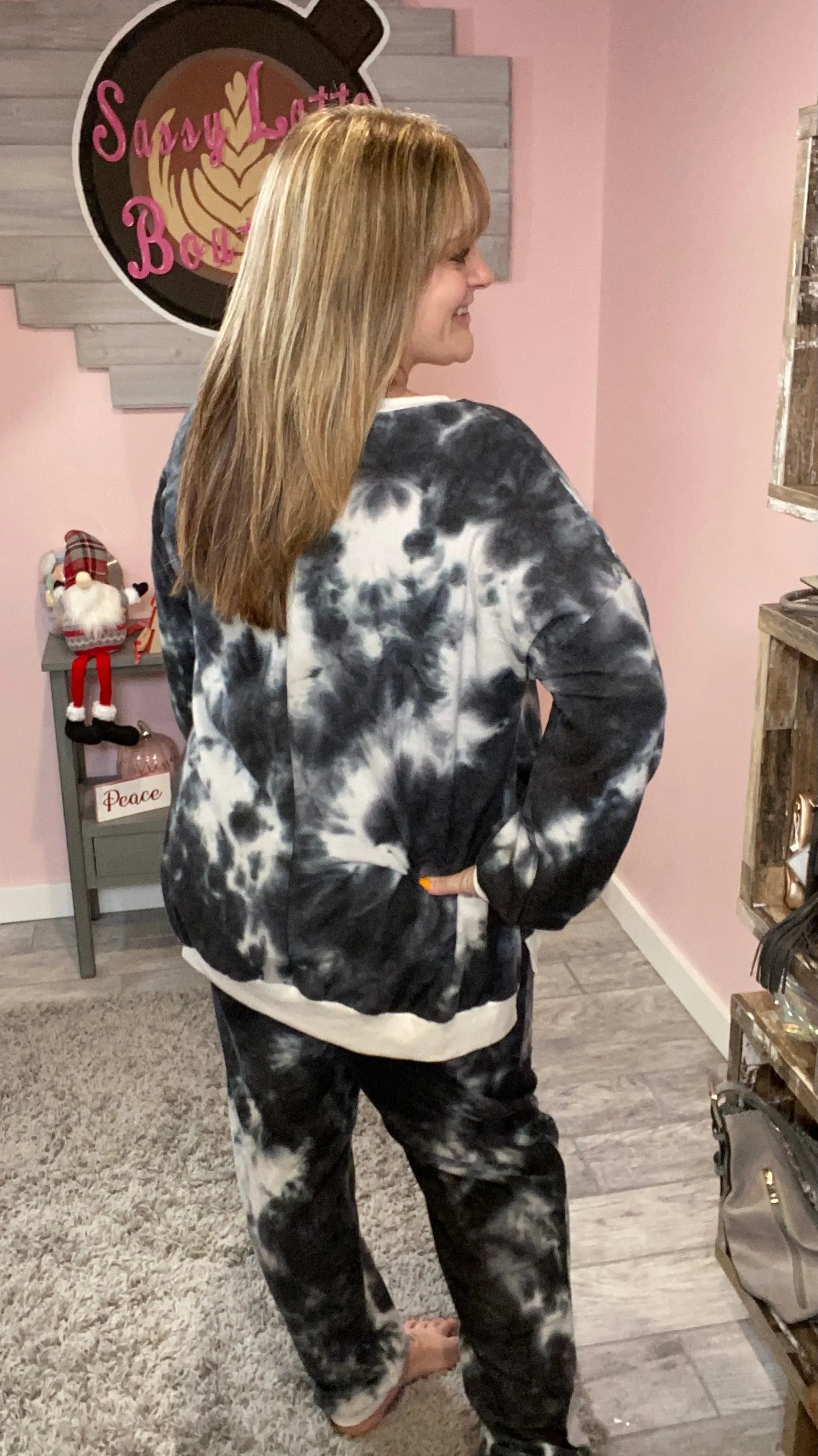 Black and Ivory Fleece Lounge Set