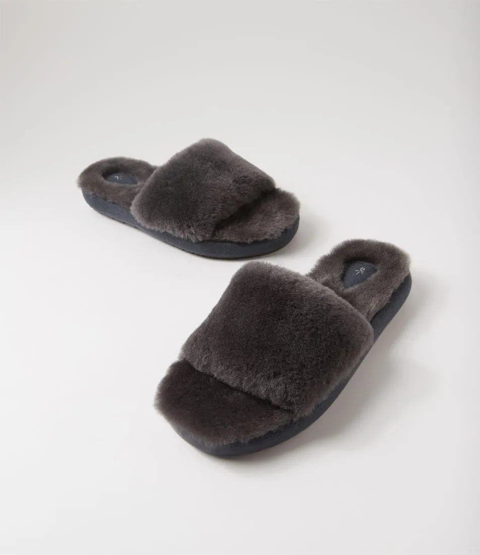 EMU AUSTRALIA Mckay Charcoal Sheepskin Sandals