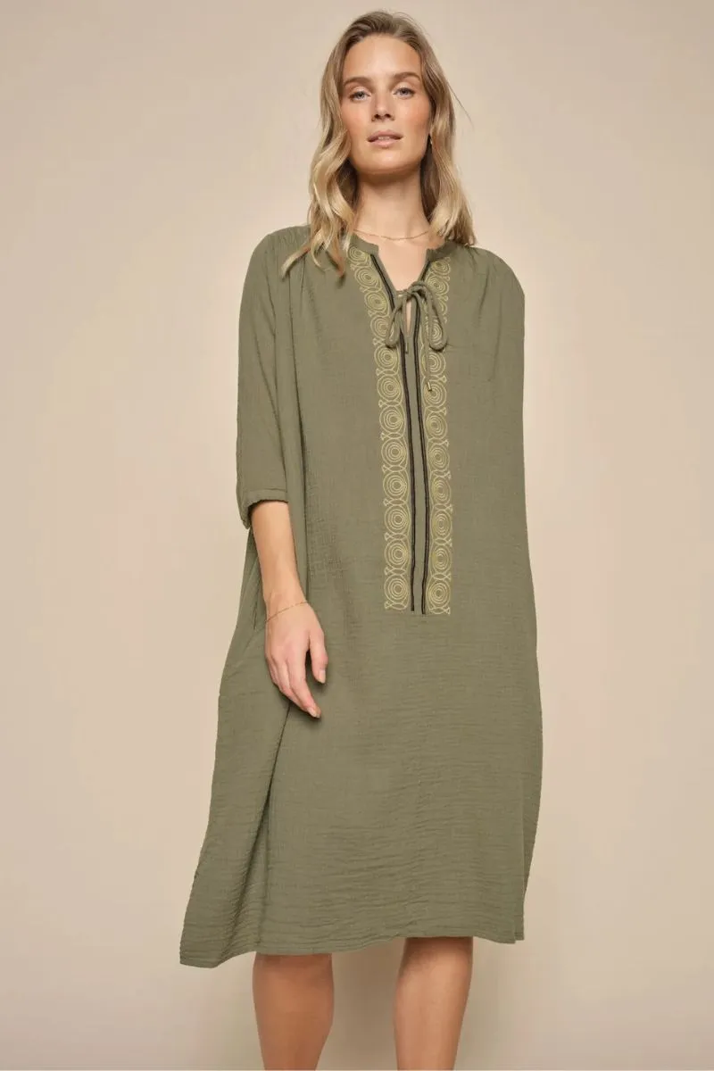 Lora Barca Crepe Dress | Dusty Olive | Kjole fra Mos mosh