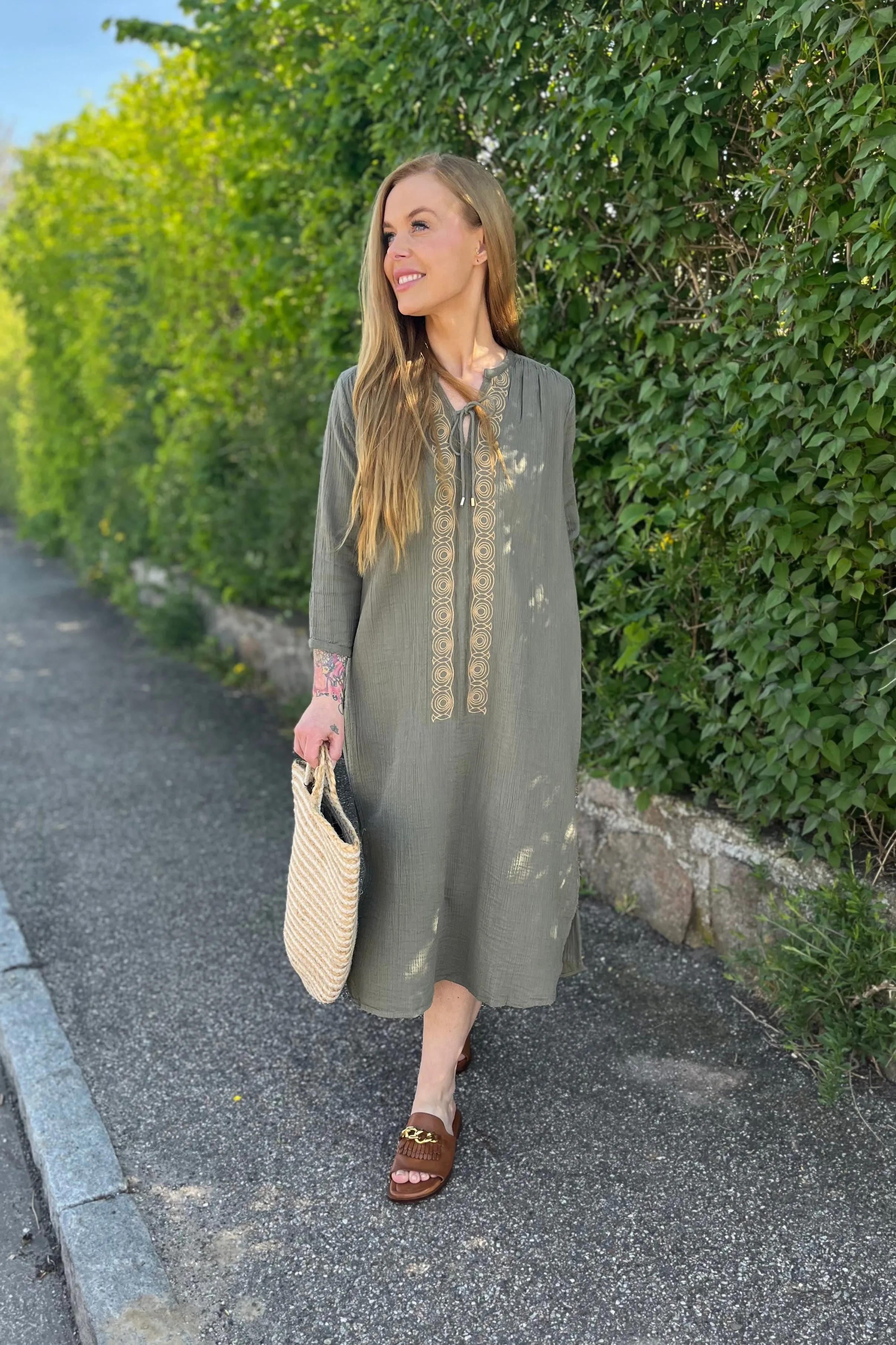 Lora Barca Crepe Dress | Dusty Olive | Kjole fra Mos mosh