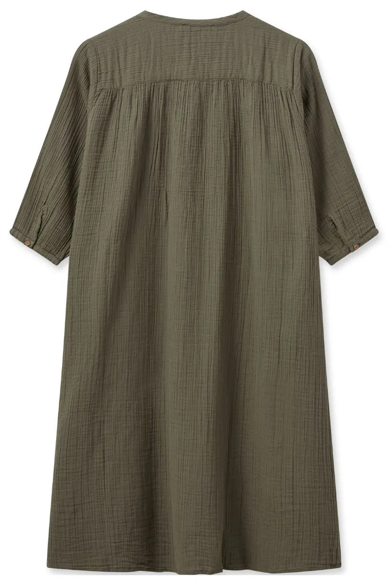 Lora Barca Crepe Dress | Dusty Olive | Kjole fra Mos mosh