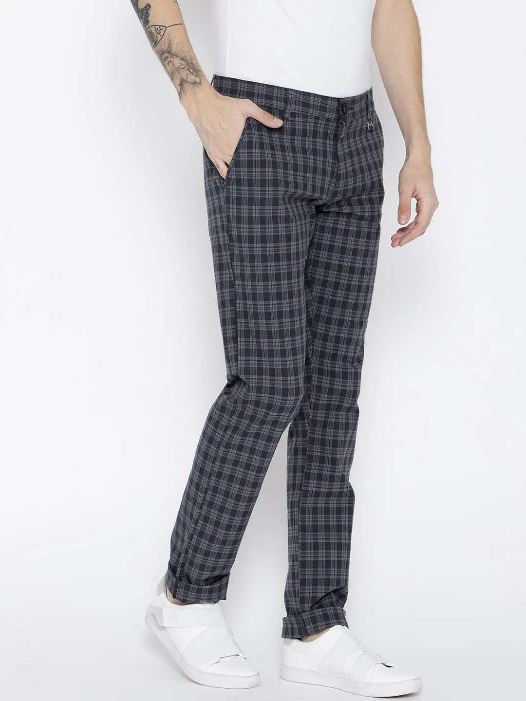 Men Grey Slim Fit Checked Chinos