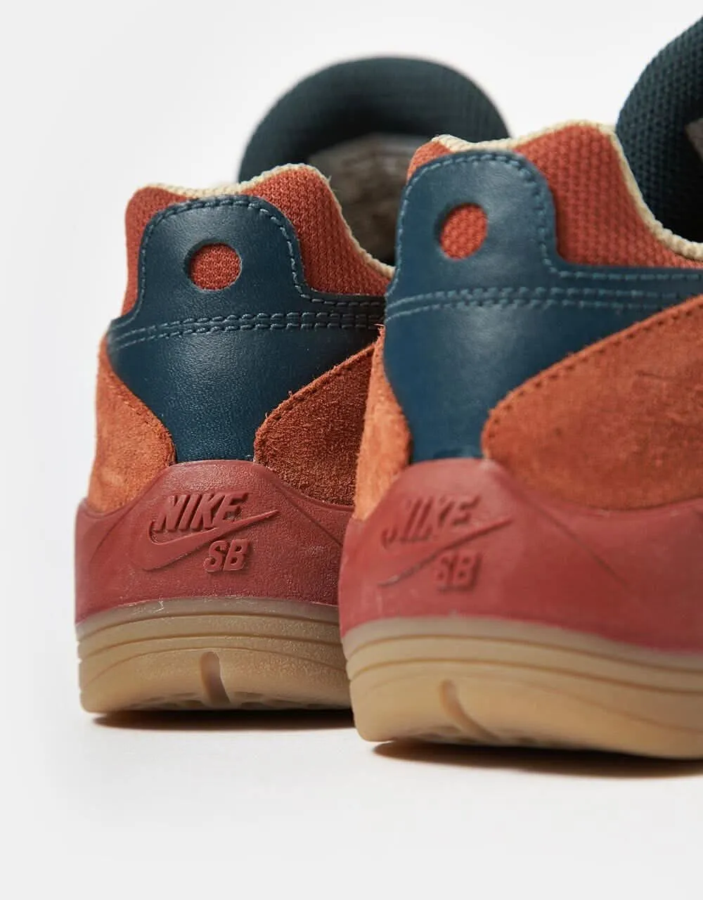 Nike SB Vertebrae TE Skate Shoes - Dark Russet/Pear-Desert Orange