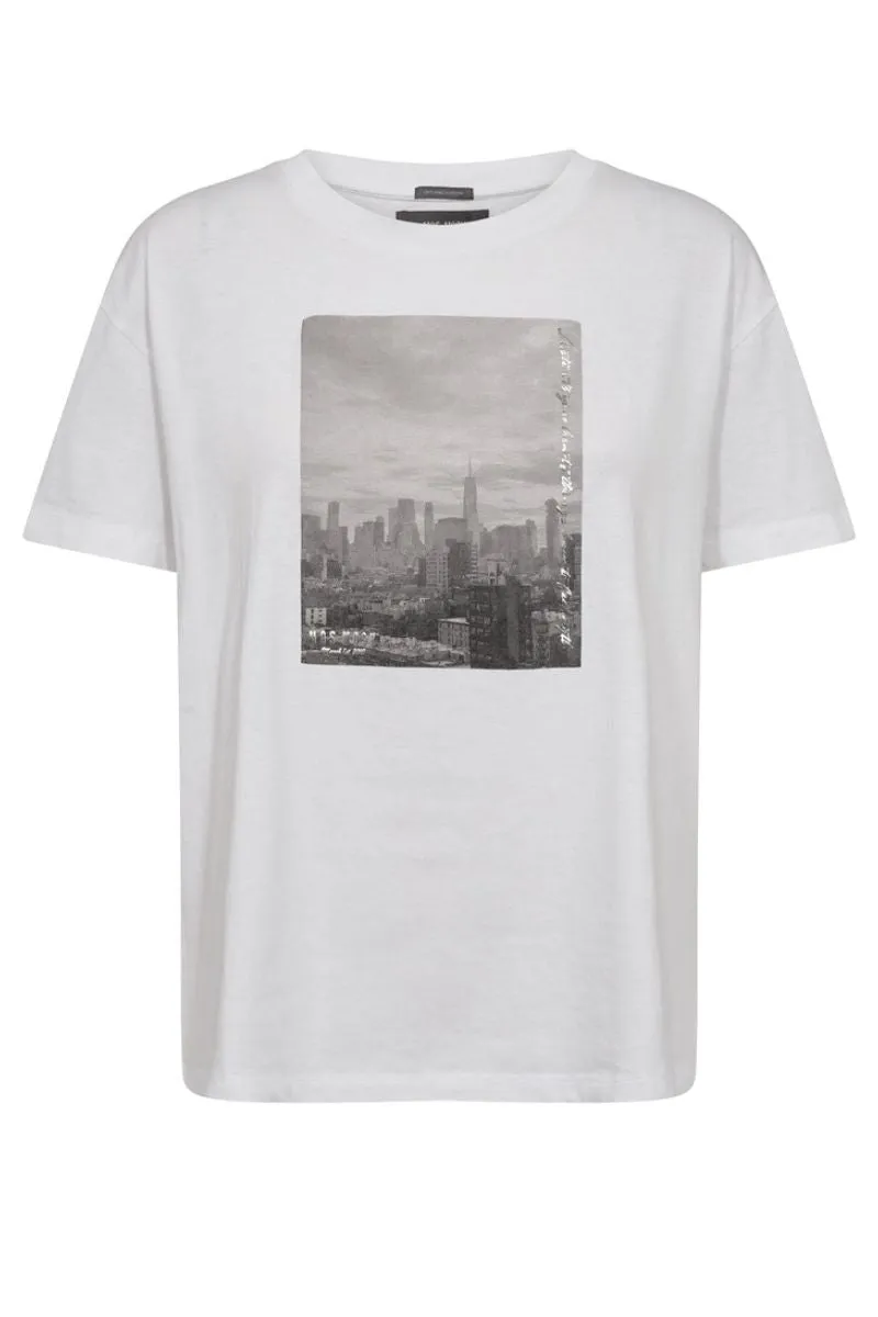 Sharma O-SS Tee | White | T-shirt fra Mos Mosh